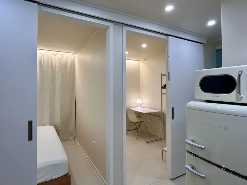 [Mapo, Seoul] 1 minute from Hongik Univ. Station. Semi-basement #SuperiorLocation #Remodeled #TwoRoom 9