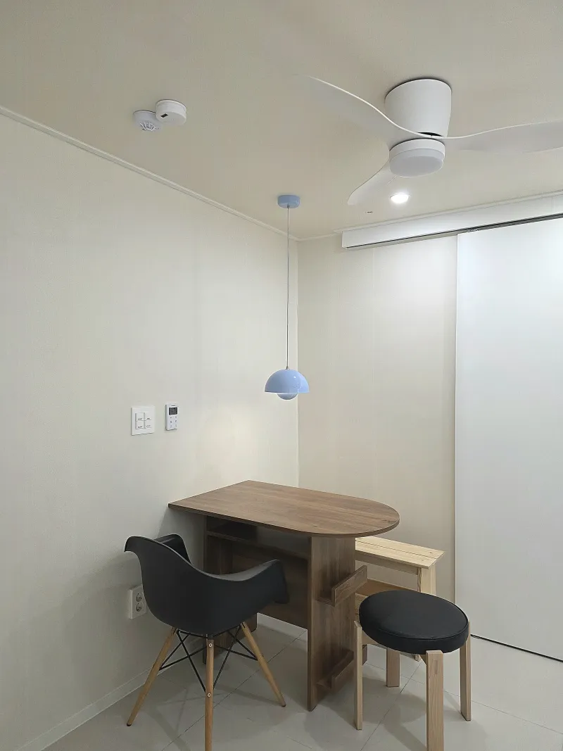 [Mapo, Seoul] 1 minute from Hongik Univ. Station. Semi-basement #SuperiorLocation #Remodeled #TwoRoom 13