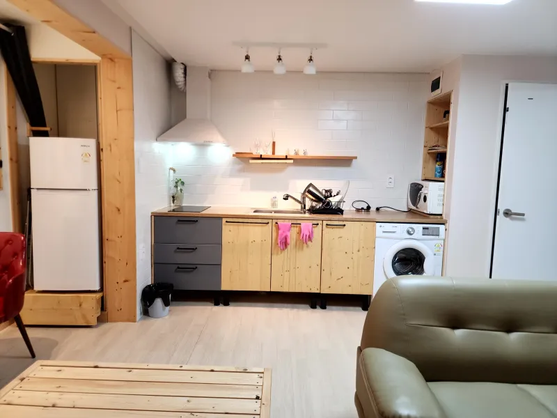 [Gangnam, Seoul] Fully Furnished Studio Unit 204, 9-minute walk from Yeoksam Station 13