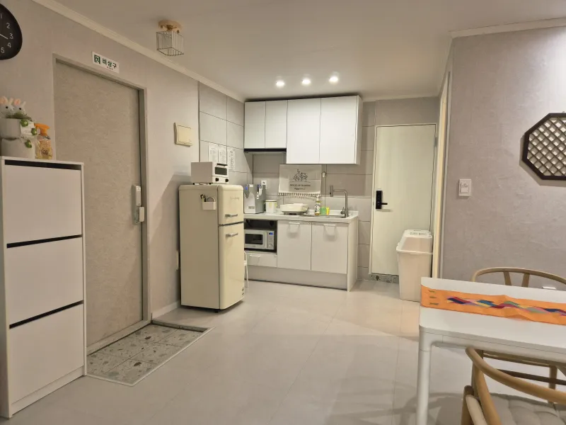 [Yeongdeungpo, Seoul][Yeongdeungpo-gu, Seoul] 3 mins from Yeongdeungpo-gu Office Station | A small Hanok in Seoul | 3 rooms, 4 queen beds 7