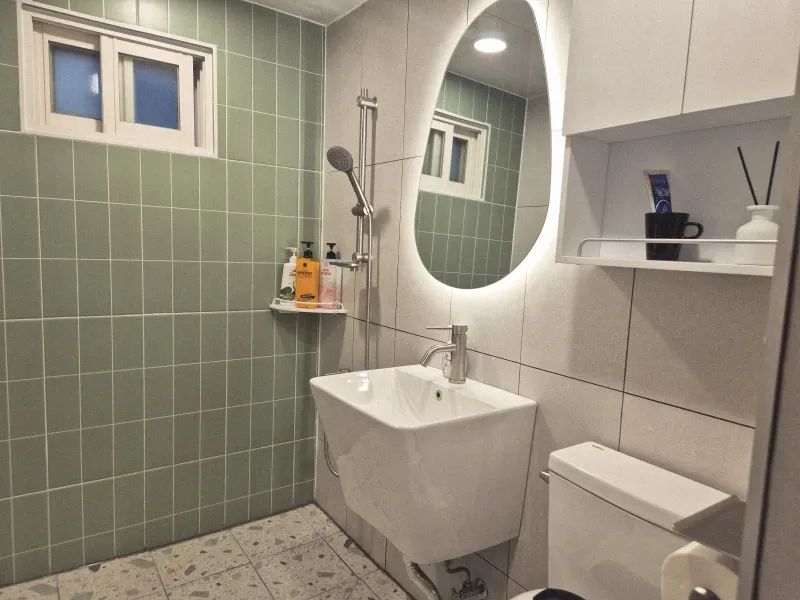 [Yeongdeungpo, Seoul][Yeongdeungpo-gu, Seoul] 3 mins from Yeongdeungpo-gu Office Station | A small Hanok in Seoul | 3 rooms, 4 queen beds 5