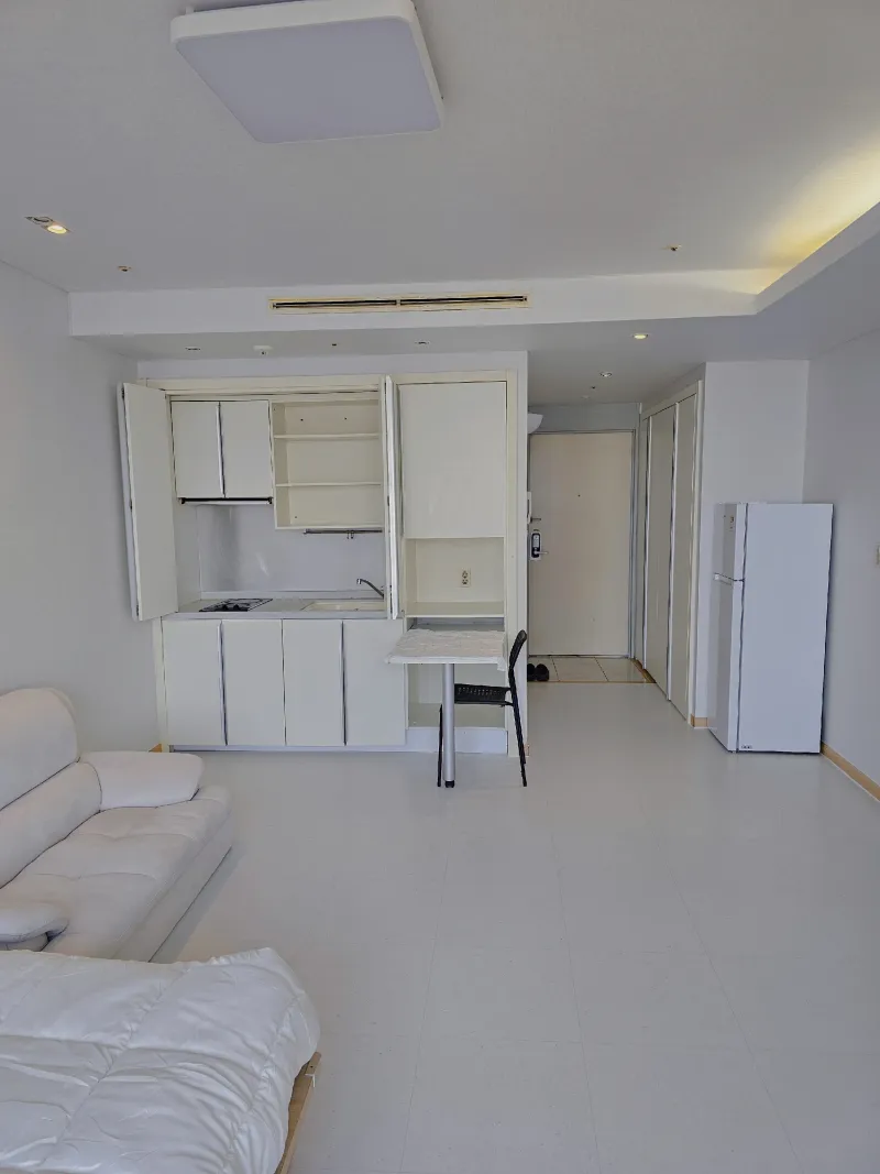 [Yeongjong, Incheon] New White Interior at Incheon Airport on Yeongjong Island 2