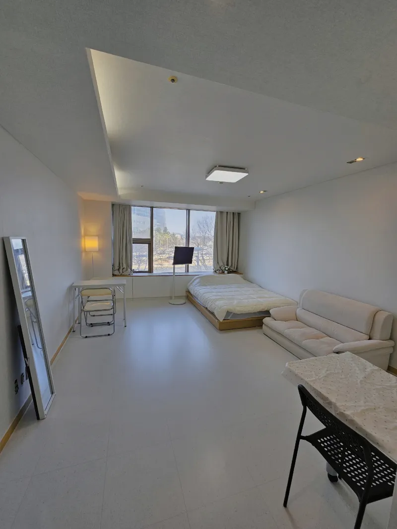 [Yeongjong, Incheon] New White Interior at Incheon Airport on Yeongjong Island 6