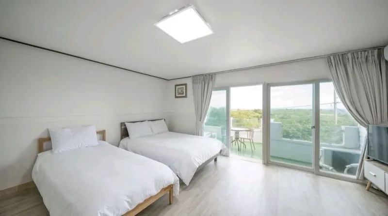 [Haye-dong, Seogwipo] Jungmun / Walk & Quiet Accommodation #PetFriendly #3MinutesFromValley #Room202 2