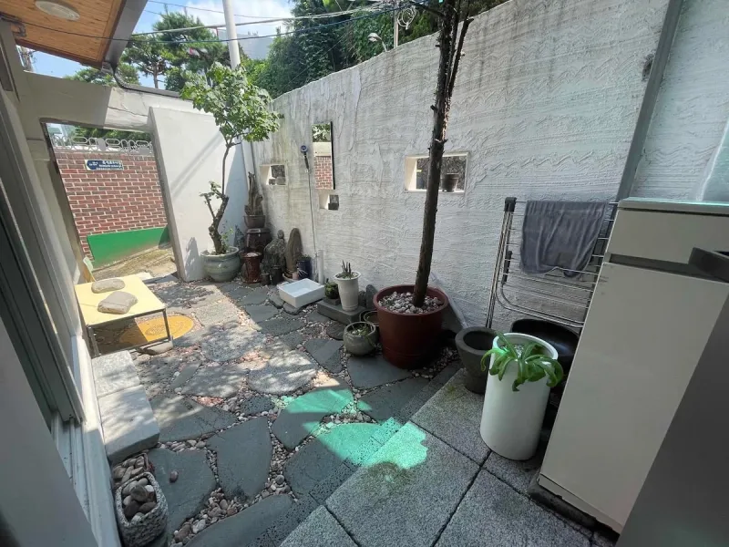 [Dongjak, Seoul] 3 minutes from Chung-Ang University, 30 minutes from Gangnam, a charming Sunshine Stay with a yard 18