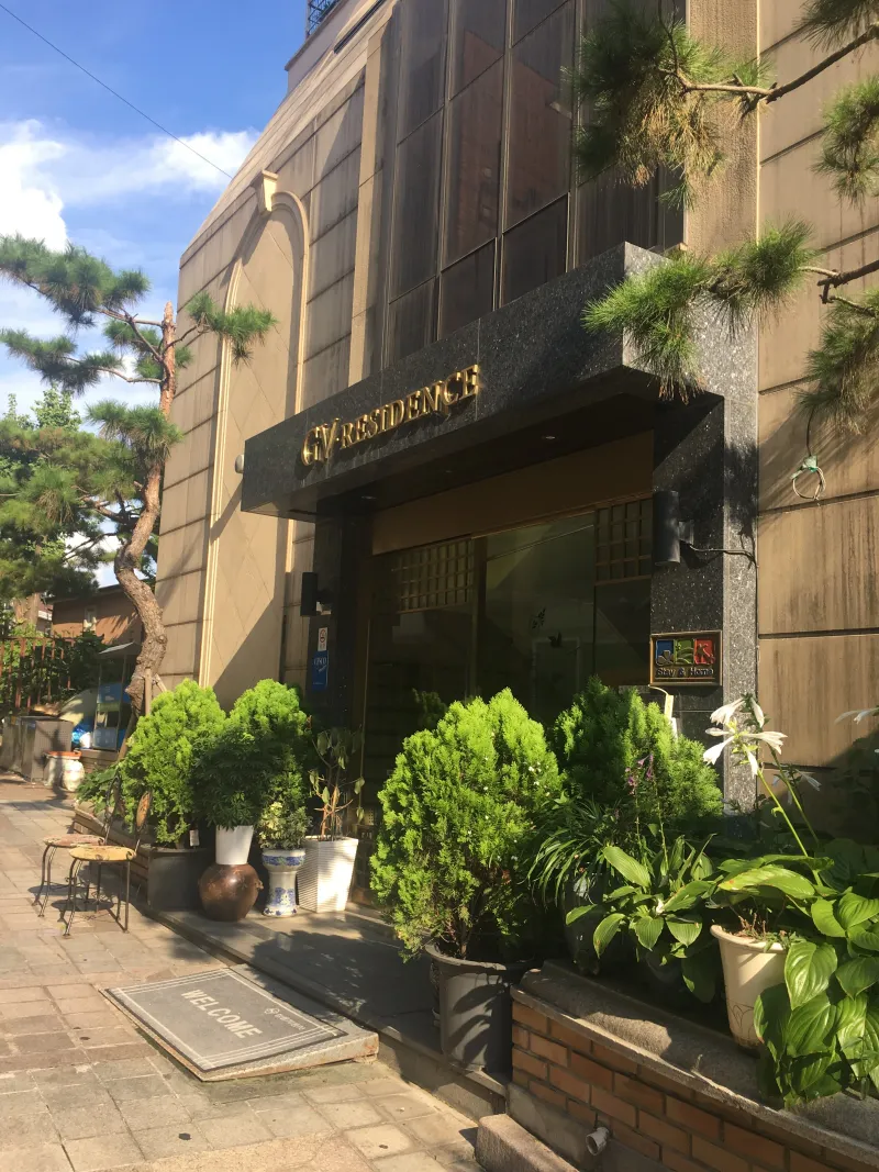 [Yongsan, Seoul] 5-minute walk from Itaewon, Fully furnished studio with floor-to-ceiling windows 17