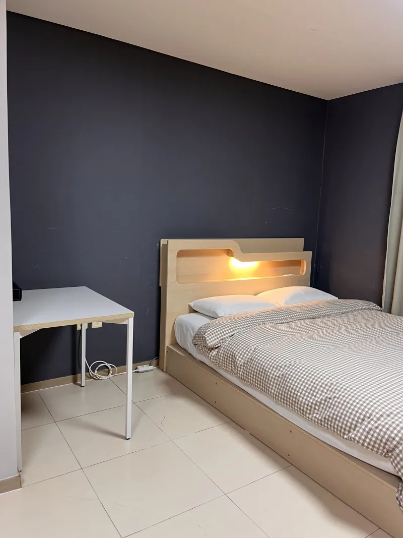 [Yongsan, Seoul] 5-minute walk from Itaewon, Fully furnished studio with floor-to-ceiling windows 6