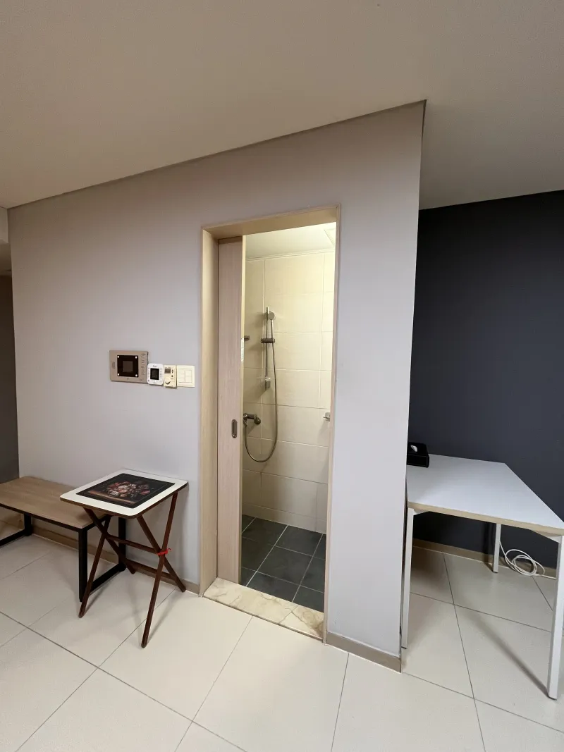 [Yongsan, Seoul] 5-minute walk from Itaewon, Fully furnished studio with floor-to-ceiling windows 8