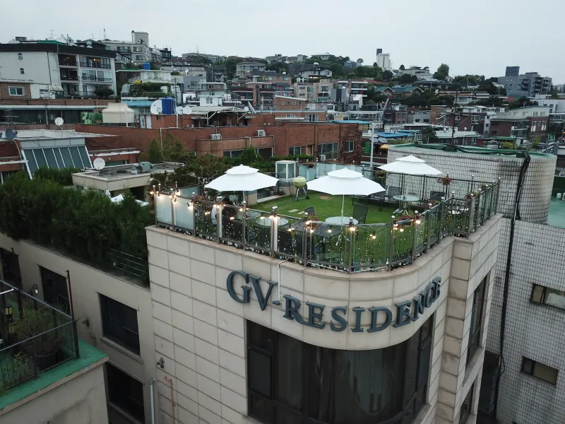 [Yongsan, Seoul] 5-minute walk from Itaewon, Fully furnished studio with floor-to-ceiling windows 14
