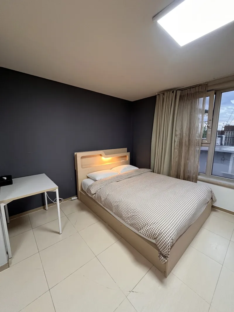 [Yongsan, Seoul] 5-minute walk from Itaewon, Fully furnished studio with floor-to-ceiling windows 5