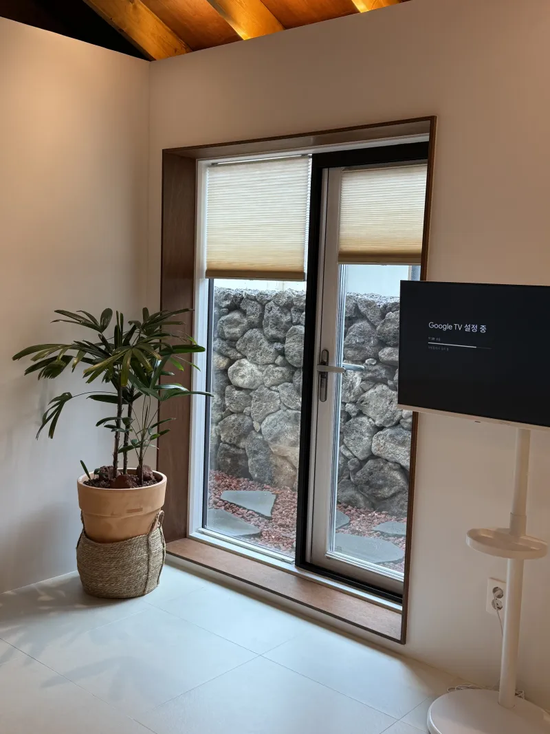 [Seogwi-dong, Seogwipo] Detached house with a volcanic scoria yard near downtown Lee Jung-seop Street 30
