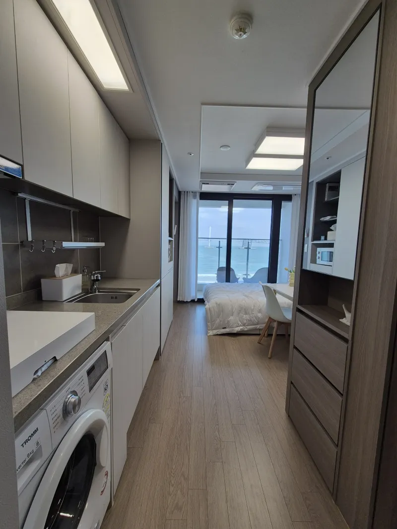 [Suyeong, Busan] Gwangalli Ocean View Fully Furnished / Oceanfront Studio 5