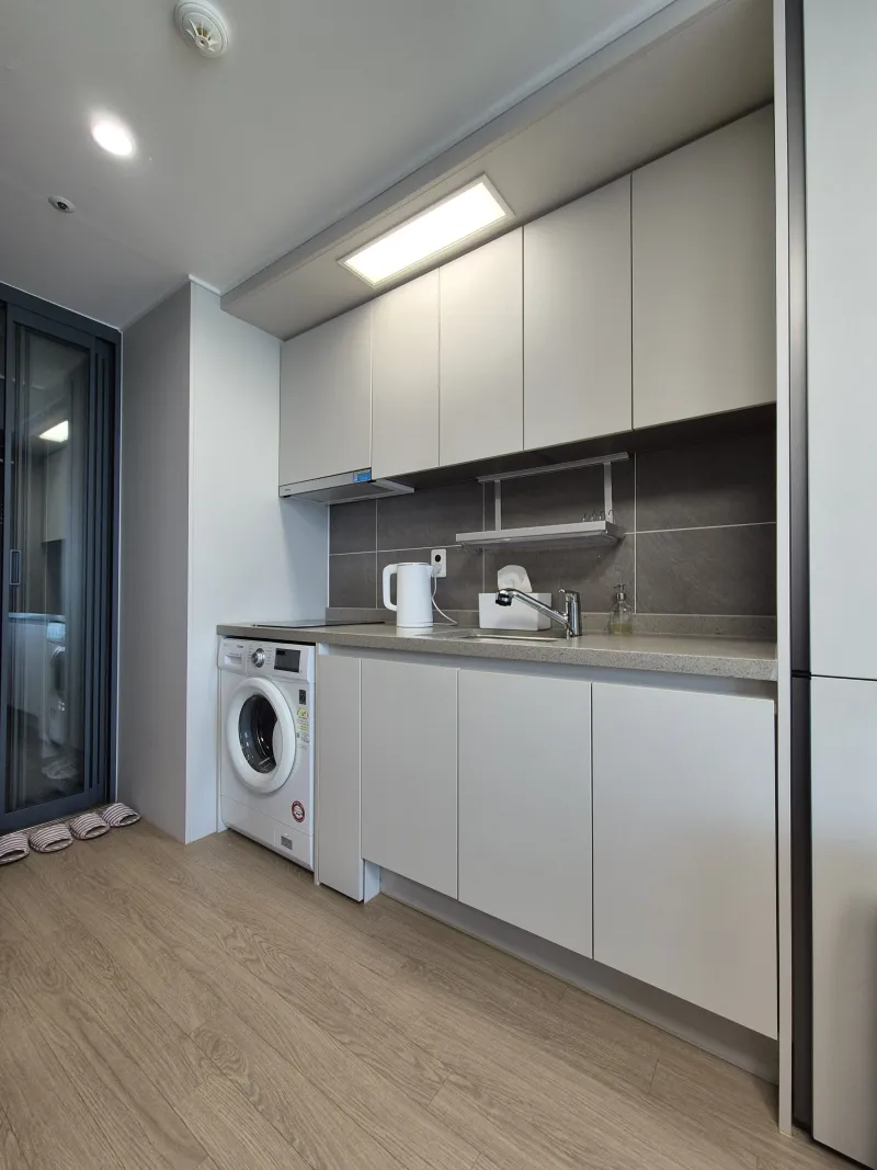[Suyeong, Busan] Gwangalli Ocean View Fully Furnished / Oceanfront Studio 9