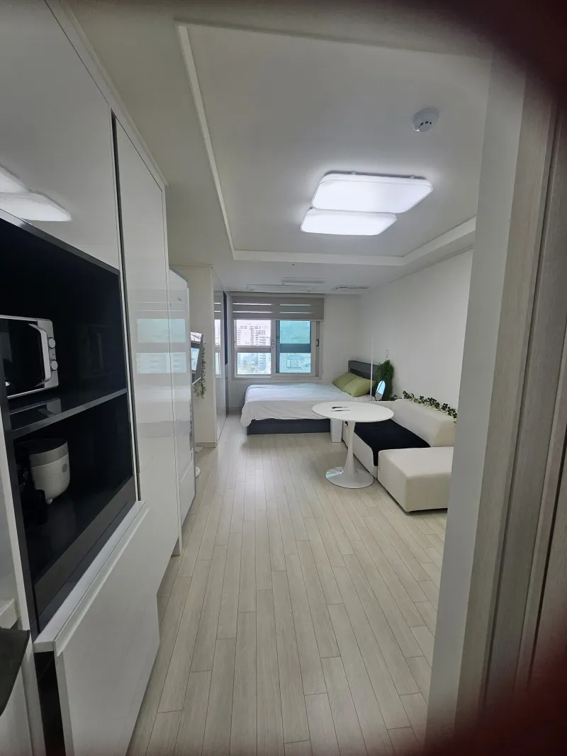 [Hwaseong] Newly built officetel with full options, 3-5 minutes walk from Byeongjeom Station, N.10 14