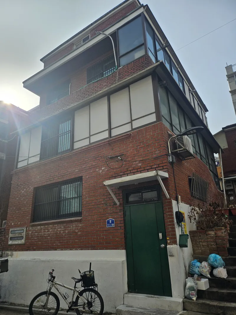 [Yongsan, Seoul] 18 minutes from Seoul Station, 10 minutes from Sookmyung Women's Univ. Station, 3rd floor studio 21