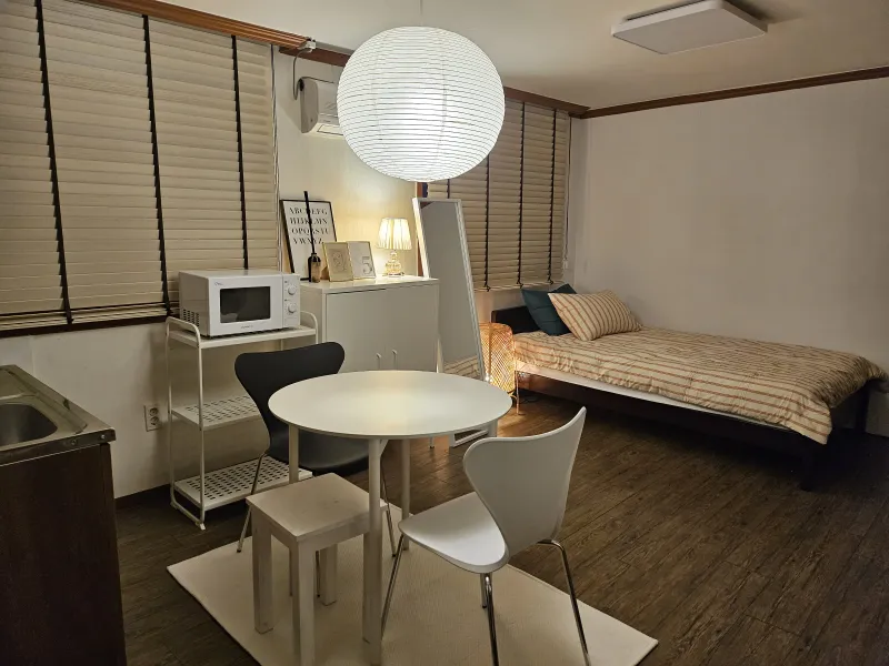 [Yongsan, Seoul] 18 minutes from Seoul Station, 10 minutes from Sookmyung Women's Univ. Station, 3rd floor studio 5