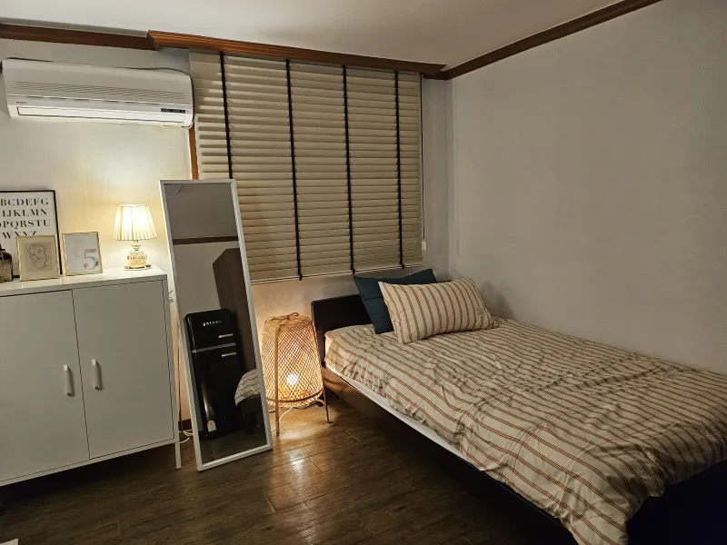 [Yongsan, Seoul] 18 minutes from Seoul Station, 10 minutes from Sookmyung Women's Univ. Station, 3rd floor studio 10