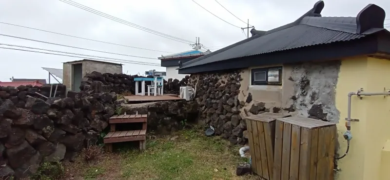 [Gujwa, Jeju] A charming Jeju stone wall house that retains the structure of an old Jeju house 18