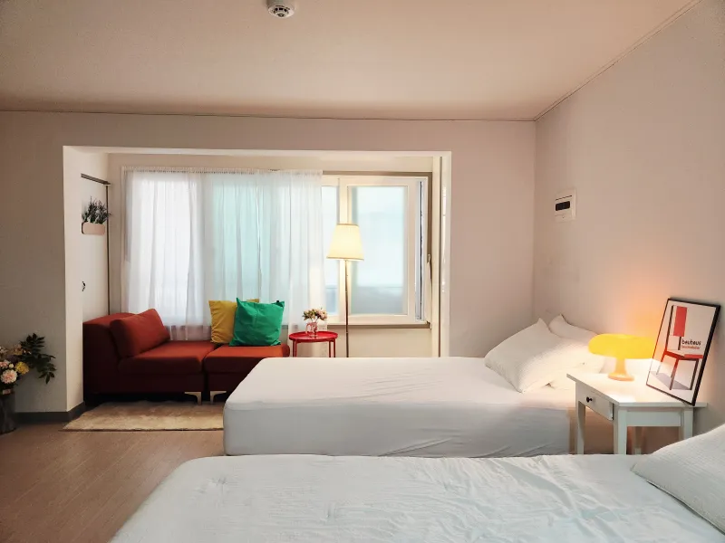 [Mapo, Seoul] 5-minute walk from Hongik Univ. Station, 1.5th floor 9