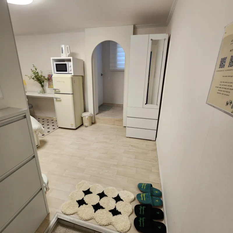 [Mapo, Seoul] 3 min from Hongik University Station, remodeled, fully furnished, 2nd floor 24