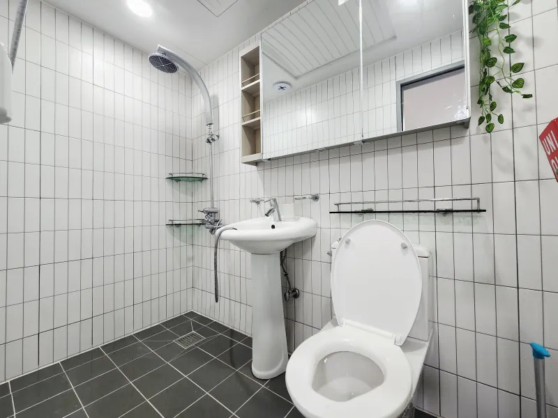 [Mapo, Seoul] 5-minute walk from Hongik Univ. Station, 1.5th floor 8