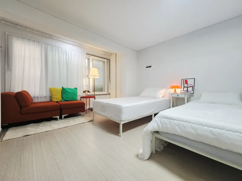 [Mapo, Seoul] 5-minute walk from Hongik Univ. Station, 1.5th floor 6