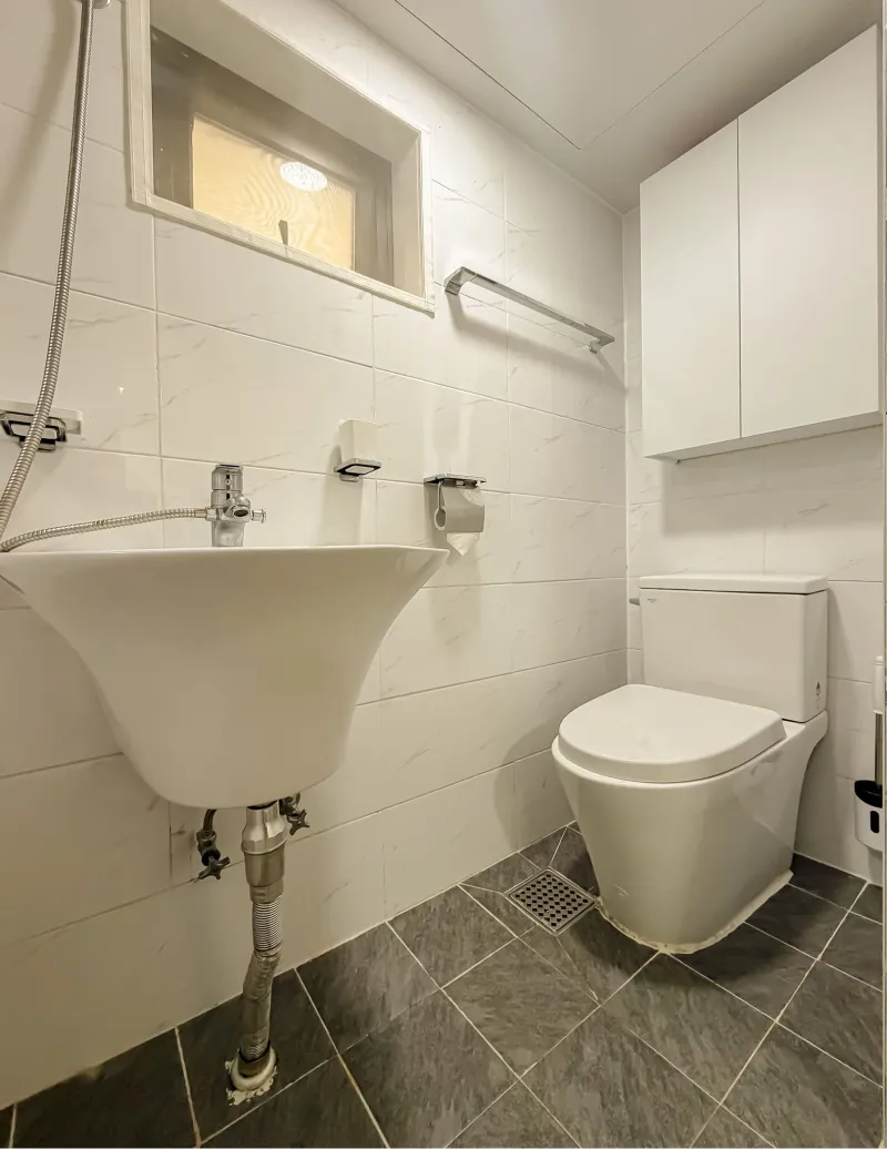 [Mapo, Seoul] 3 mins from Hongdae Station / 3 mins from Olive Young / 3 mins from Daiso, prime location, 1st floor 9