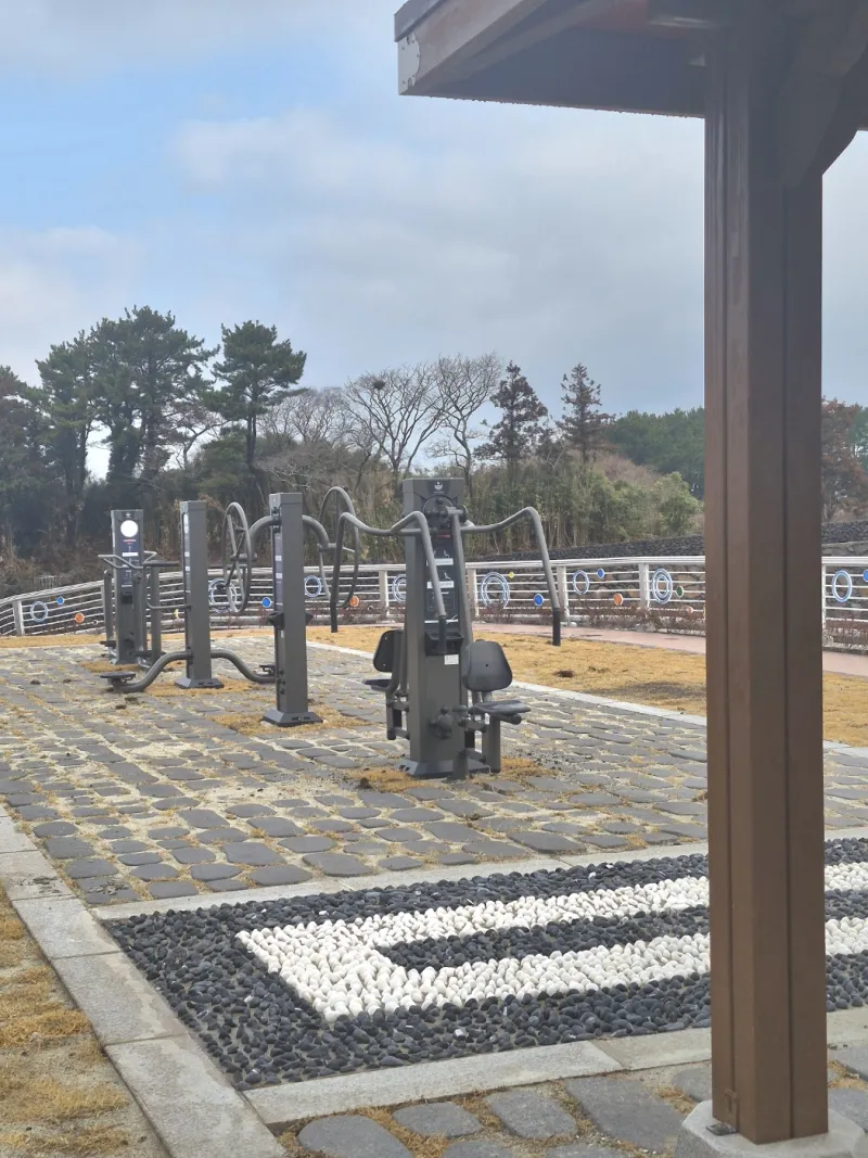 [제주 조천] 침실에서 보이는 오름이 멋진 뷰를 선물하는 곳 18