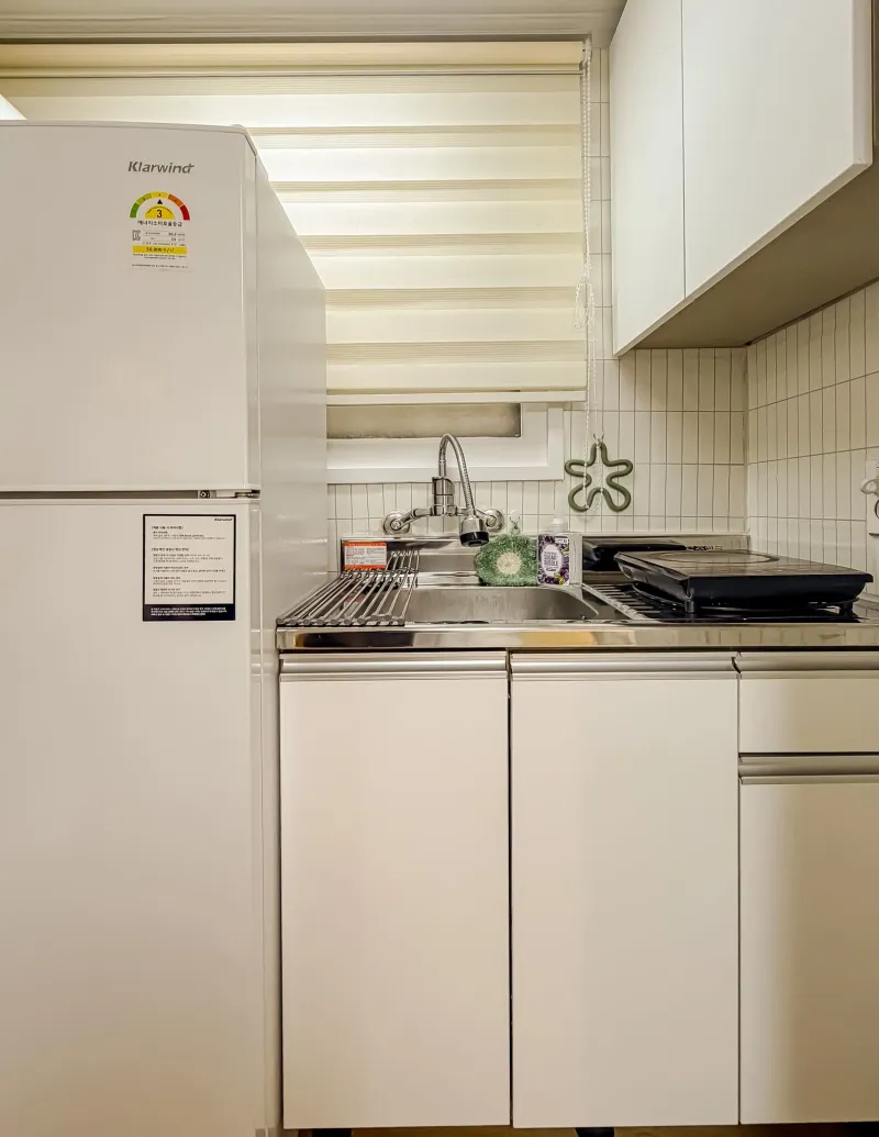 [Mapo, Seoul] 3 mins from Hongdae Station / 3 mins from Olive Young / 3 mins from Daiso, prime location, 1st floor 10