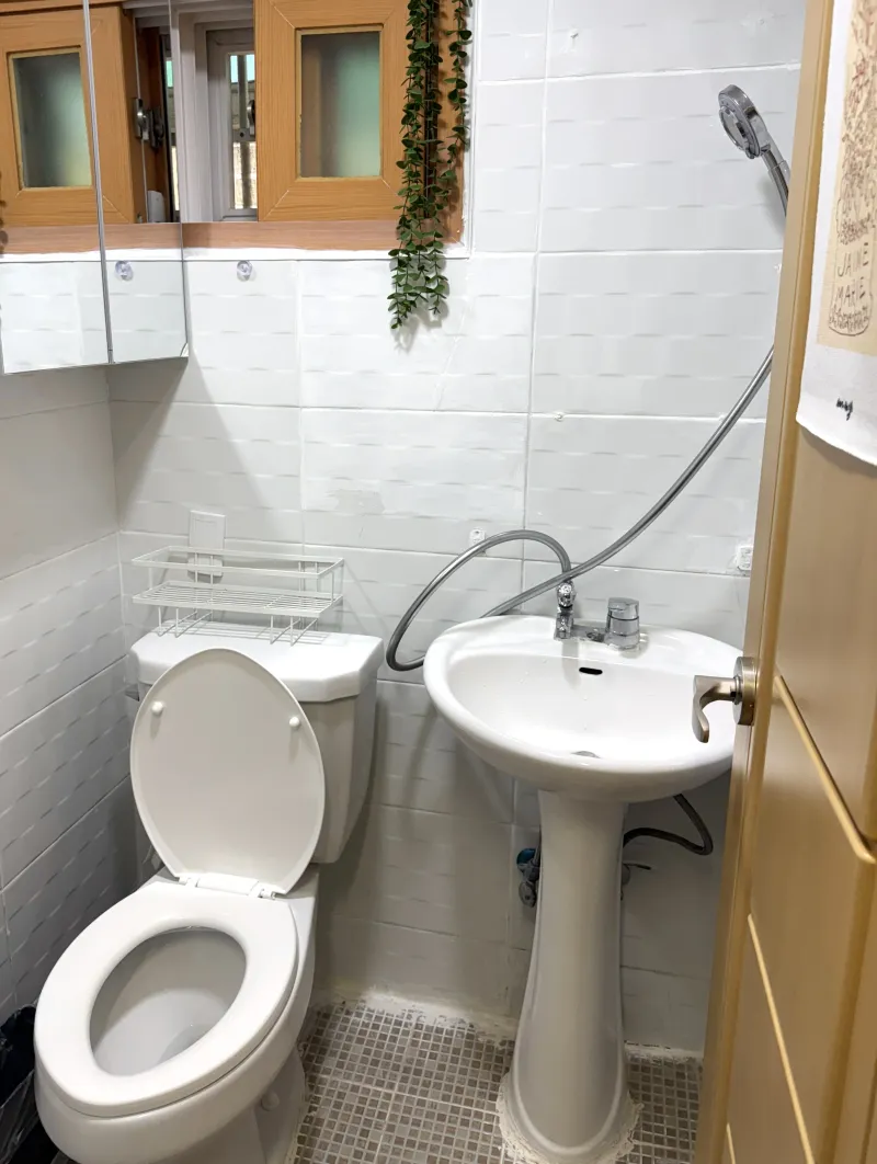 [Mapo, Seoul][Hongik Univ. Station] Affordable, Cozy, and Clean Double Room 10