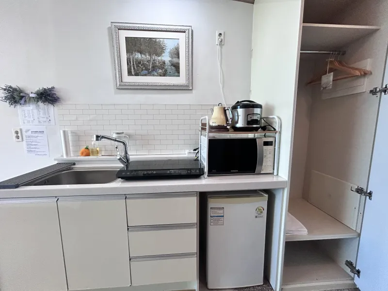 [Beophwan-dong, Seogwipo][Blandiya Pension, Seogwipo, Jeju] Quiet, budget-friendly studio in front of Beophwan Beach #PetFriendly 7