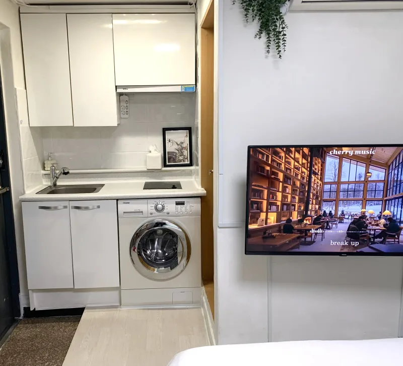 [Mapo, Seoul][Hongik Univ. Station] Affordable, Cozy, and Clean Double Room 3