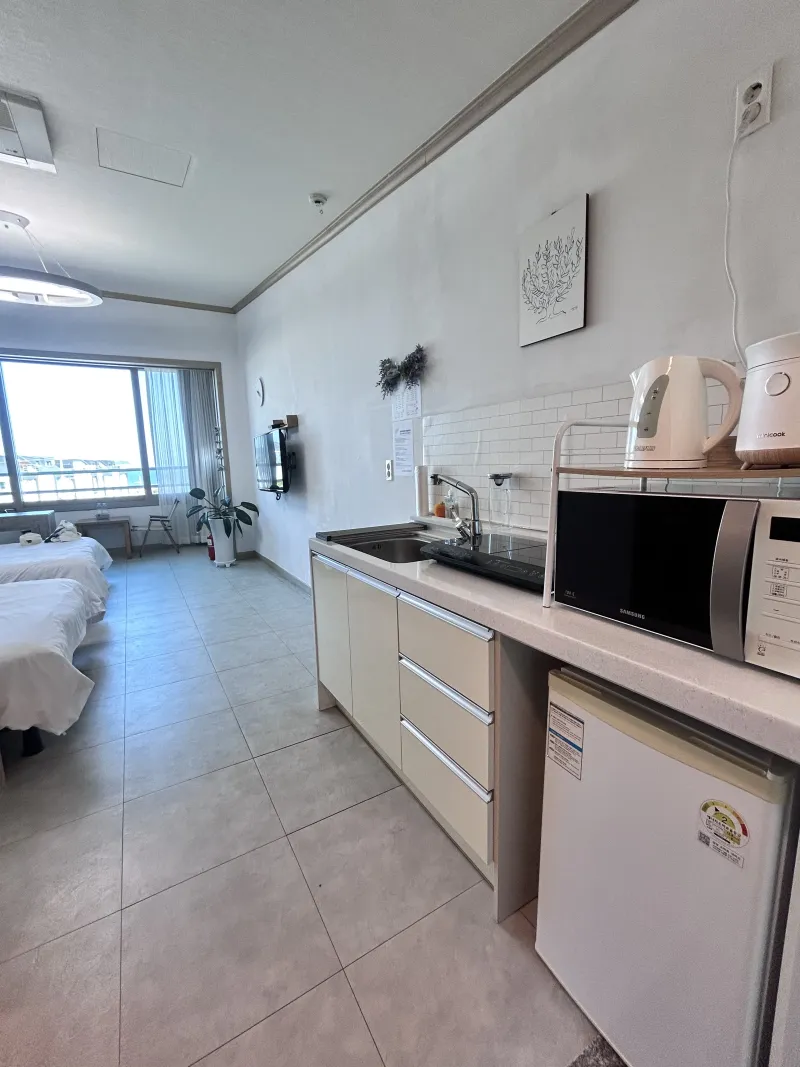 [Beophwan-dong, Seogwipo][Blandiya Pension, Seogwipo, Jeju] Quiet, budget-friendly studio in front of Beophwan Beach #PetFriendly 8