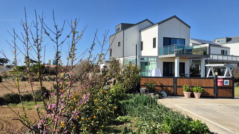 [Hangyeong, Jeju] A three-story detached house with a view of Chagwido Island and windmills. 53