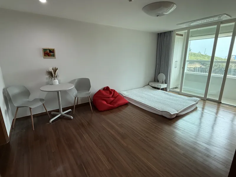 [Nam-gu, Busan] Sanbada Oryukdo #45 Pyeong Apartment, 1st Floor, Oryukdo View 2