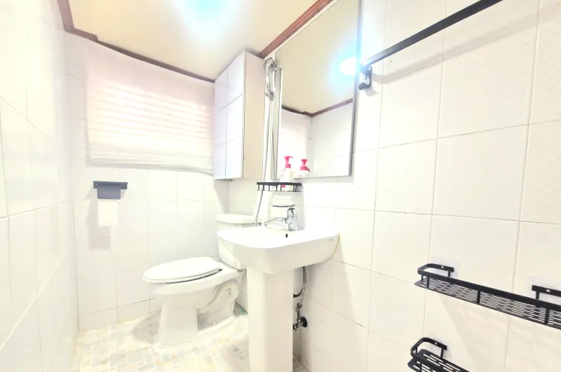 [Dongjak, Seoul] 10 mins to Sadang/Yongsan/Express Bus Terminal/Bangbae/Namseong Station (5 mins walk)/Hive (10 mins walk) 21