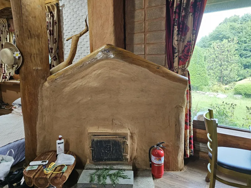[Chuncheon] Two-story log cabin with a lawn and good mountain view 7