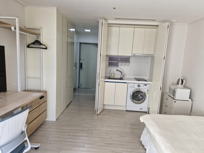 [Haeundae, Busan] 14th Floor Studio Officetel Right in Front of Haeundae Beach 3