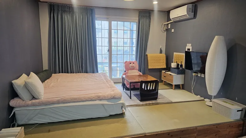 [Gangneung] Gangneung Family Pension, Pet-friendly Pension within 5 minutes walk of Sungeut Beach, Room #103 2