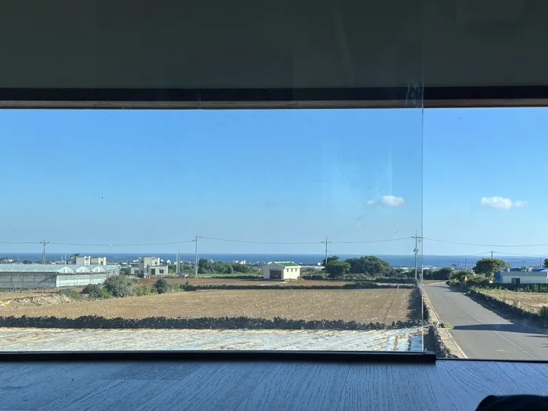 [Daejeong, Seogwipo] Sea view where Daejeong dolphins live, in front of the bus stop, a house in a rural village 5