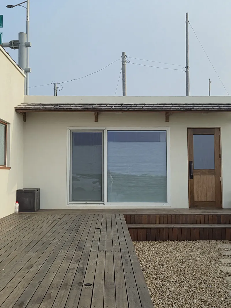 [Daejeong, Seogwipo] Sea view where Daejeong dolphins live, in front of the bus stop, a house in a rural village 49
