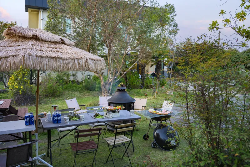 [Namwon, Seogwipo] 2-story detached house. Spacious yard. Ocean view. Jacuzzi. Three-room. BBQ. Foot volleyball. Pets 108