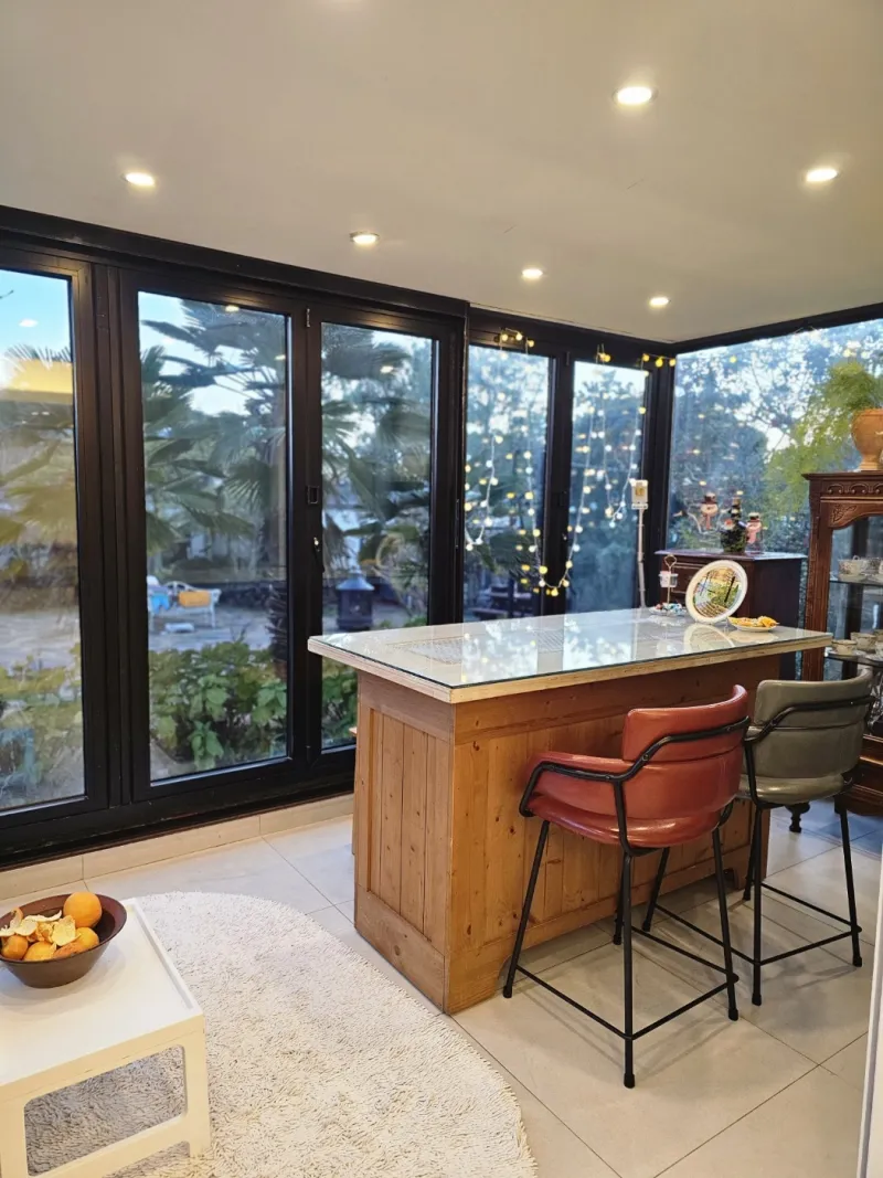 [Namwon, Seogwipo] 2-story detached house. Spacious yard. Ocean view. Jacuzzi. Three-room. BBQ. Foot volleyball. Pets 211