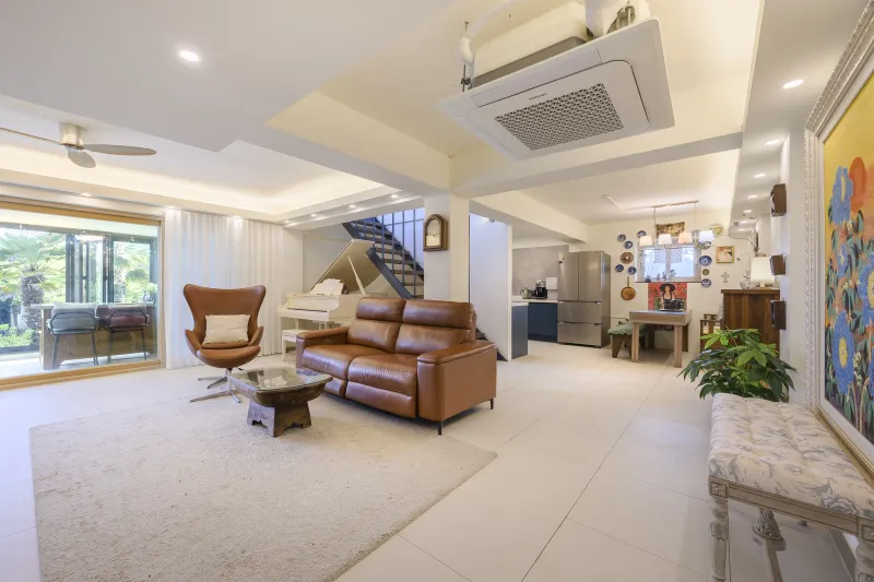 [Namwon, Seogwipo] 2-story detached house. Spacious yard. Ocean view. Jacuzzi. Three-room. BBQ. Foot volleyball. Pets 12