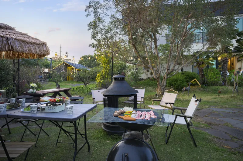 [Namwon, Seogwipo] 2-story detached house. Spacious yard. Ocean view. Jacuzzi. Three-room. BBQ. Foot volleyball. Pets 103
