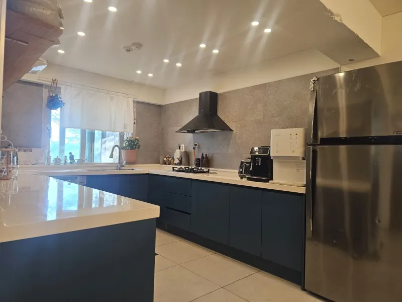 [Namwon, Seogwipo] 2-story detached house. Spacious yard. Ocean view. Jacuzzi. Three-room. BBQ. Foot volleyball. Pets 215