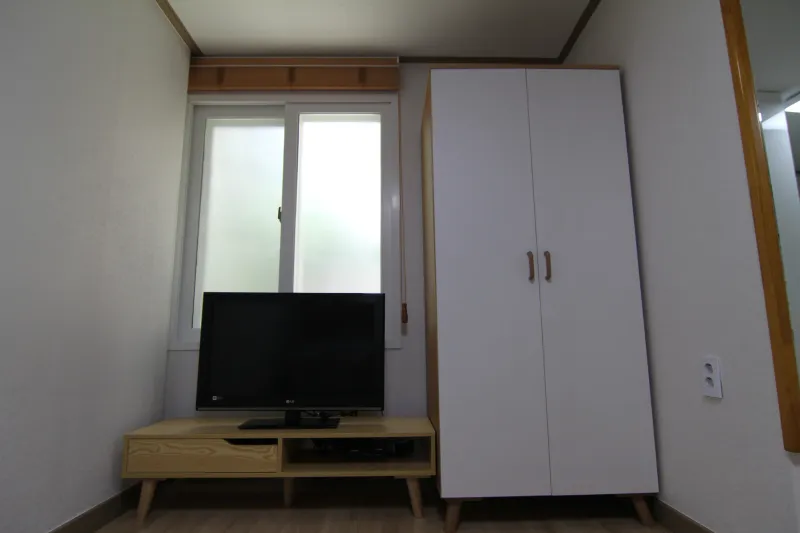[Gwangjin, Seoul] Quiet, fully furnished 10-pyeong studio on the 2nd floor, 7-minute walk from Konkuk University Station 4