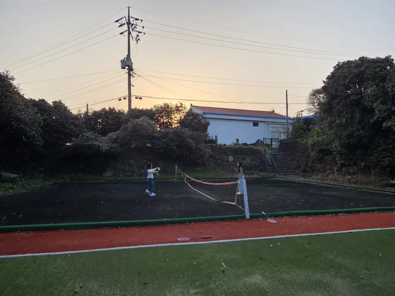 [Namwon, Seogwipo] 2-story detached house. Spacious yard. Ocean view. Jacuzzi. Three-room. BBQ. Foot volleyball. Pets 295