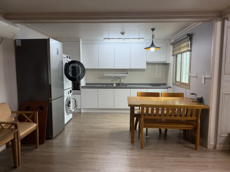 [Gujwa, Jeju] Bijarim duplex with an impressive view of the green grass yard and palm trees 15