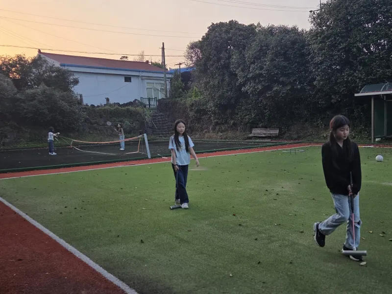 [Namwon, Seogwipo] 2-story detached house. Spacious yard. Ocean view. Jacuzzi. Three-room. BBQ. Foot volleyball. Pets 298